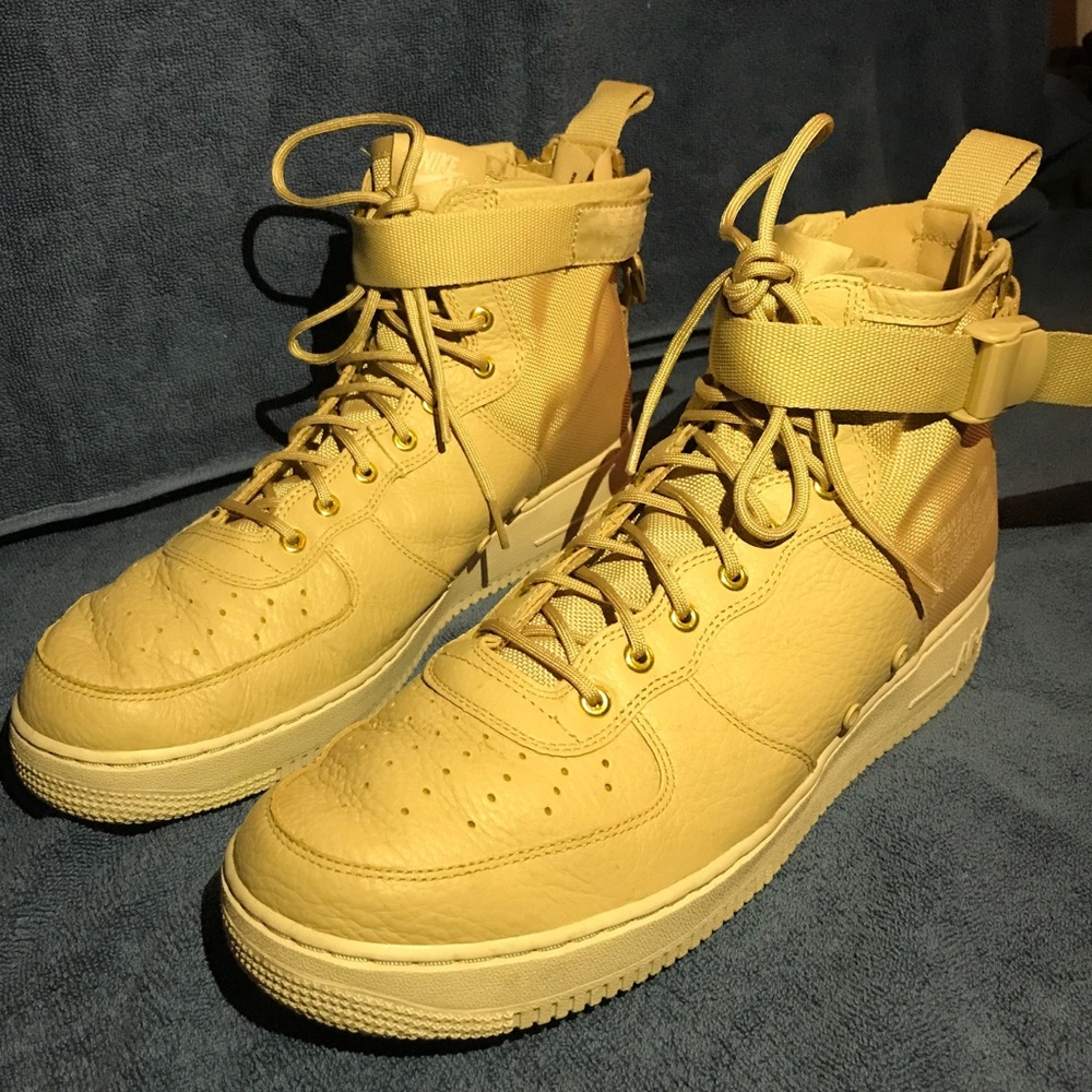 Special Edition Nike Air Force 1 High - Picture 1 of 5